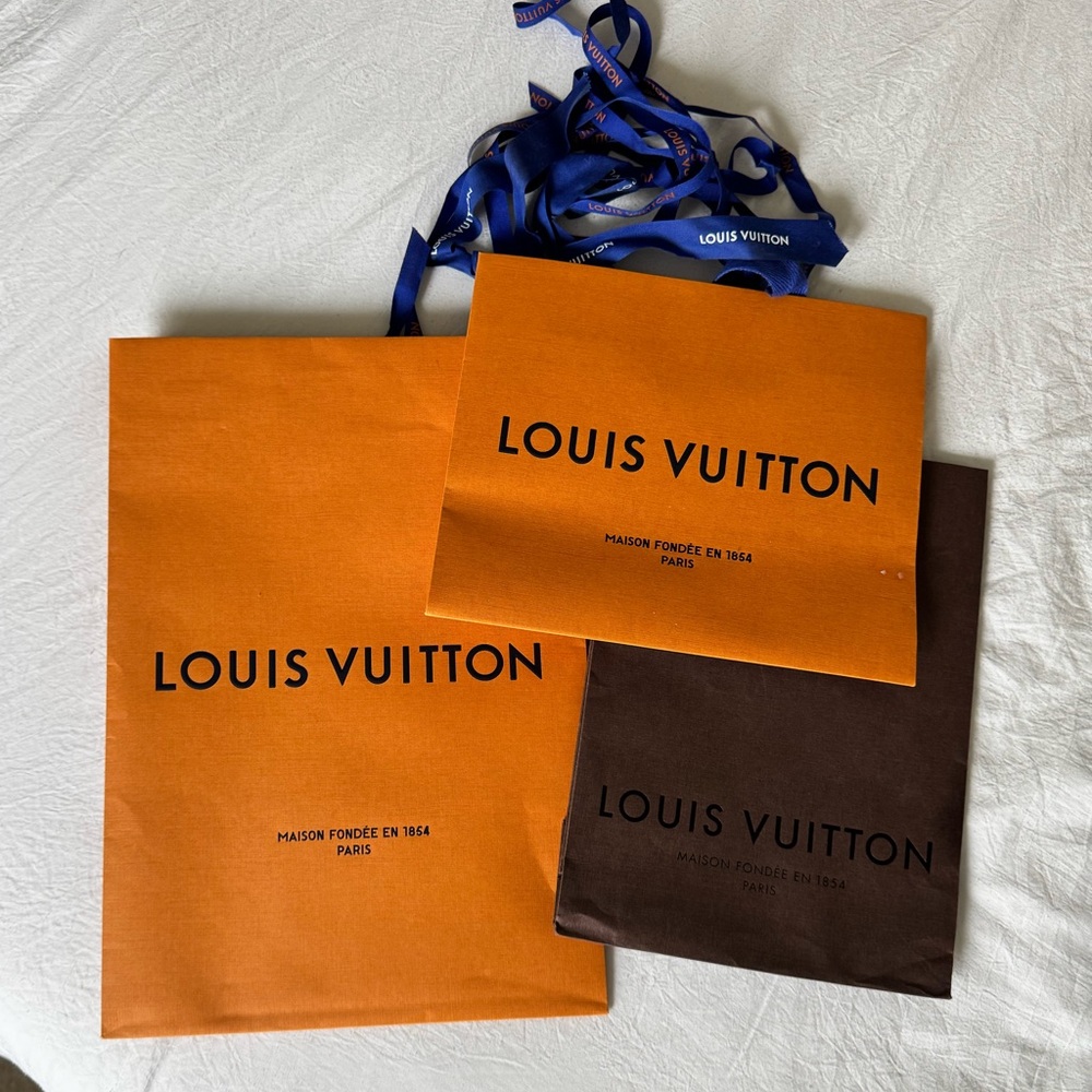 4 Retail Louis Vuitton retail bags